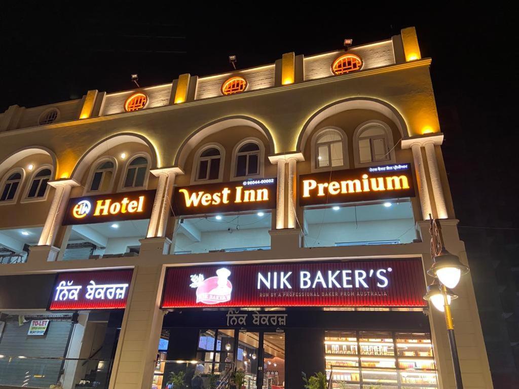 Hotel West Inn Premium Kharar Exteriér fotografie