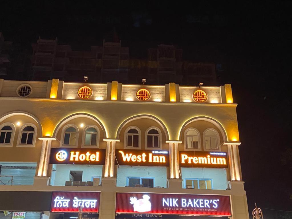 Hotel West Inn Premium Kharar Exteriér fotografie