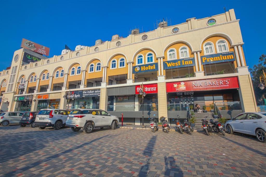 Hotel West Inn Premium Kharar Exteriér fotografie